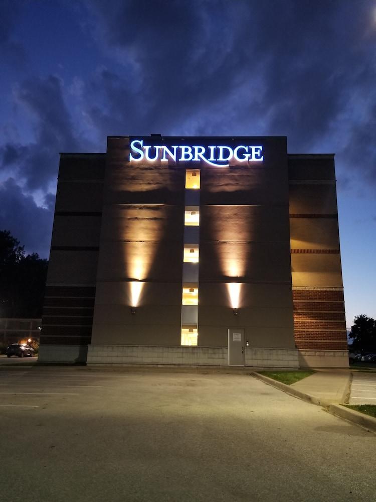 Sunbridge Hotel & Conference Centre Сарния Экстерьер фото